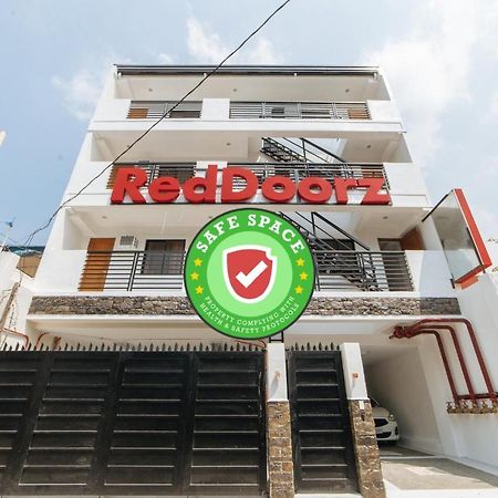 فندق مانيلافي  Reddoorz @ Dbuilders Bangkal Makati المظهر الخارجي الصورة