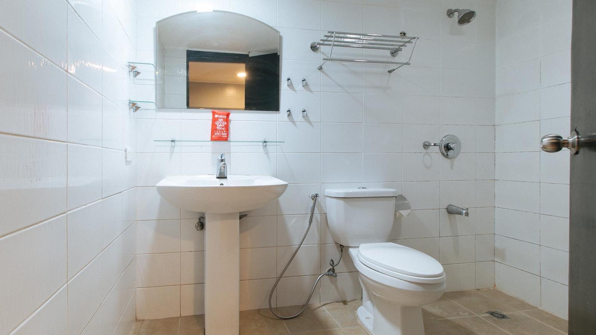 Reddoorz At Dbuilders Rooms Bangkal Makati ماكاتي المظهر الخارجي الصورة