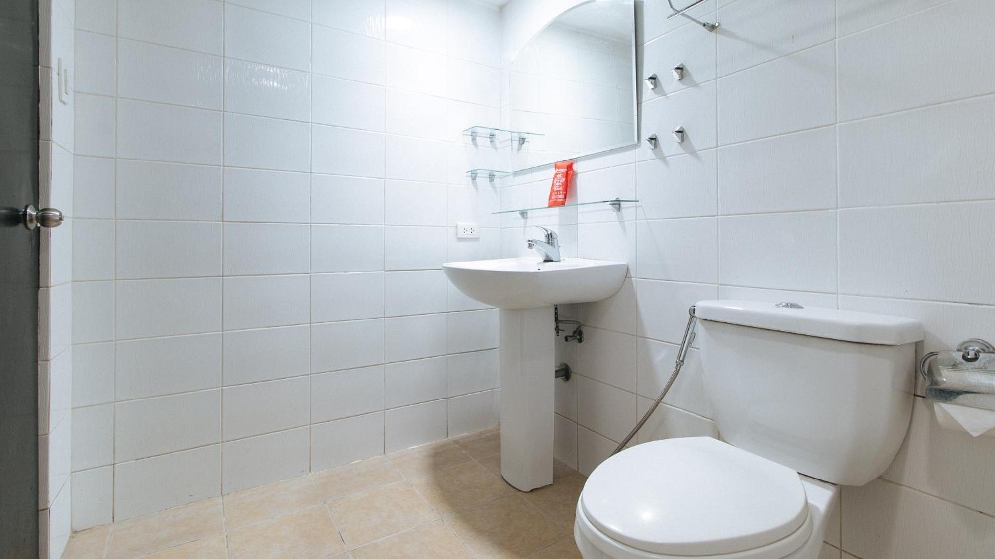 Reddoorz At Dbuilders Rooms Bangkal Makati ماكاتي المظهر الخارجي الصورة