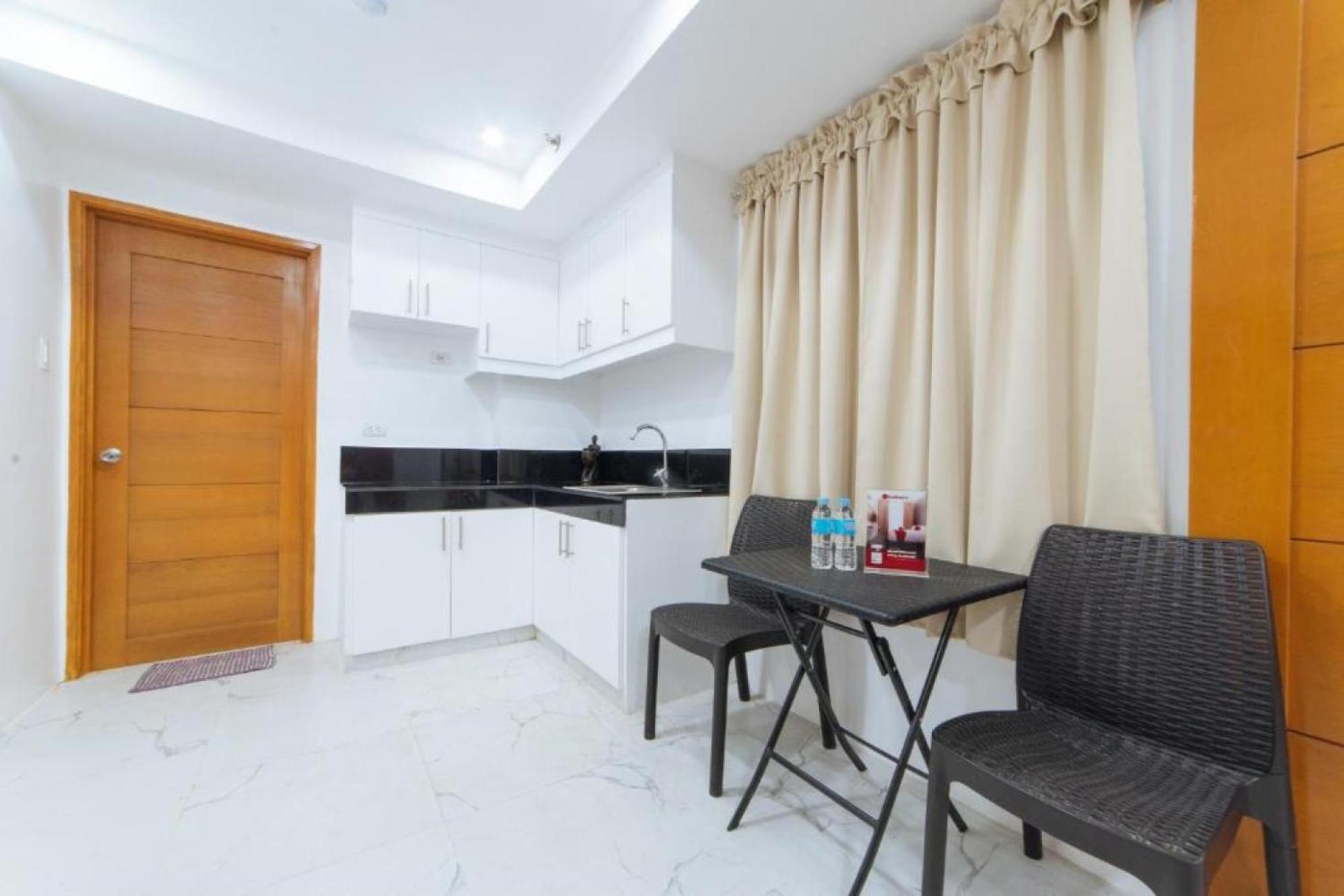 Reddoorz At Dbuilders Rooms Bangkal Makati ماكاتي المظهر الخارجي الصورة
