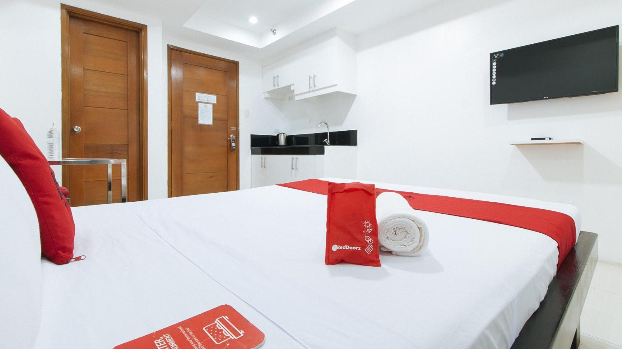 Reddoorz At Dbuilders Rooms Bangkal Makati ماكاتي المظهر الخارجي الصورة