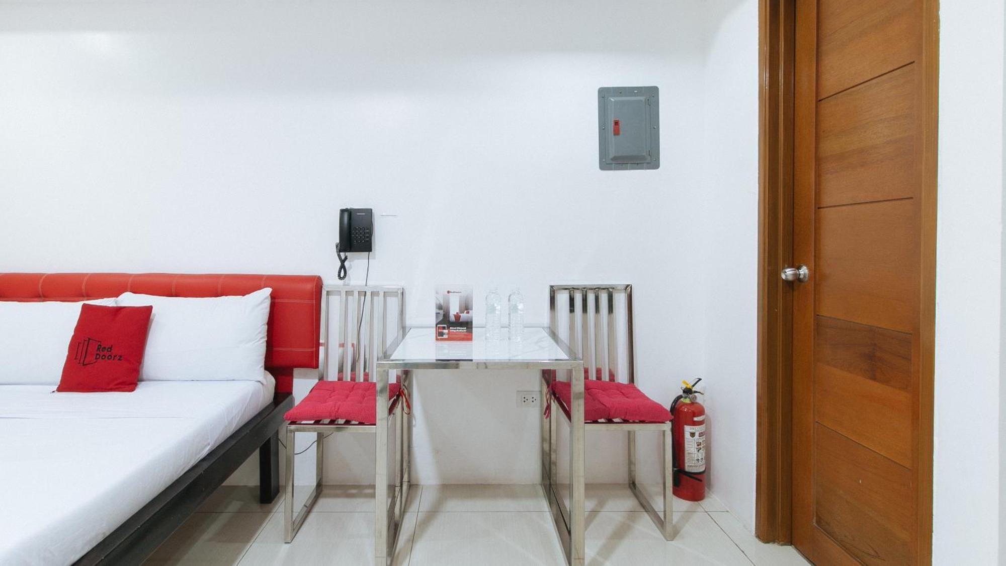 Reddoorz At Dbuilders Rooms Bangkal Makati ماكاتي المظهر الخارجي الصورة
