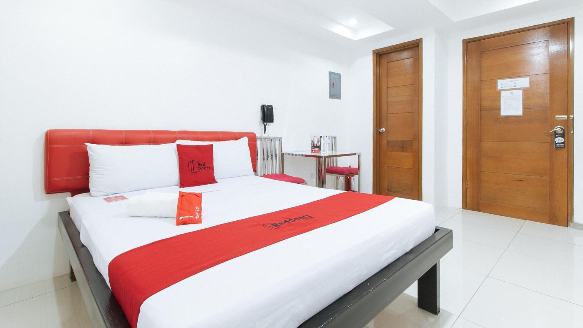 Reddoorz At Dbuilders Rooms Bangkal Makati ماكاتي المظهر الخارجي الصورة