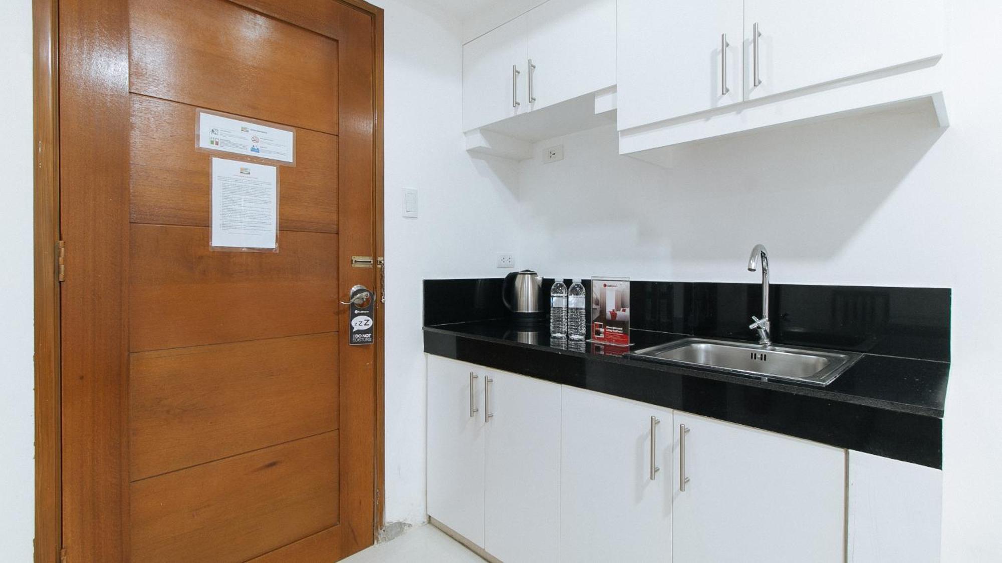 Reddoorz At Dbuilders Rooms Bangkal Makati ماكاتي المظهر الخارجي الصورة