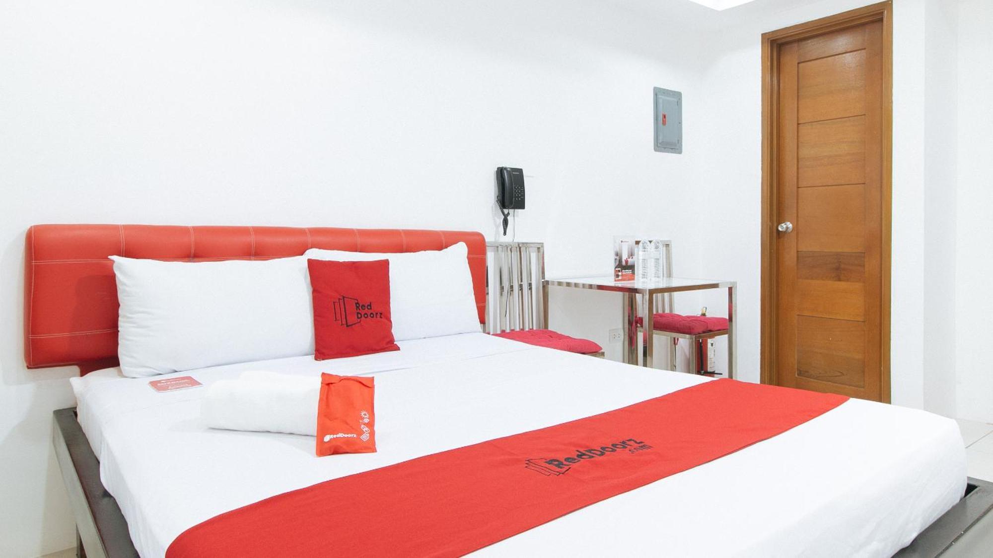 Reddoorz At Dbuilders Rooms Bangkal Makati ماكاتي المظهر الخارجي الصورة