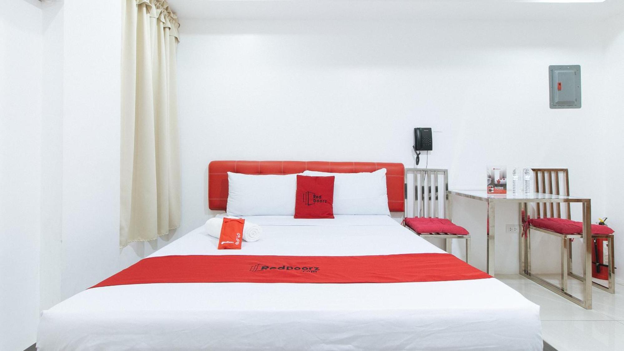 Reddoorz At Dbuilders Rooms Bangkal Makati ماكاتي المظهر الخارجي الصورة