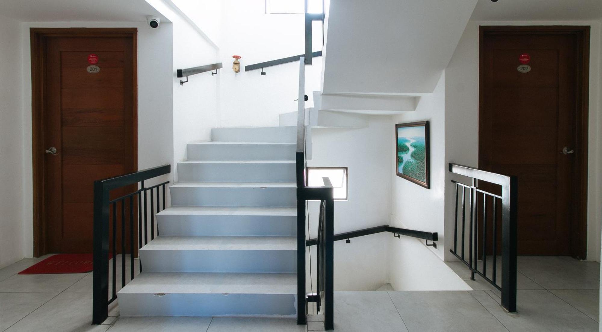 Reddoorz At Dbuilders Rooms Bangkal Makati ماكاتي المظهر الخارجي الصورة