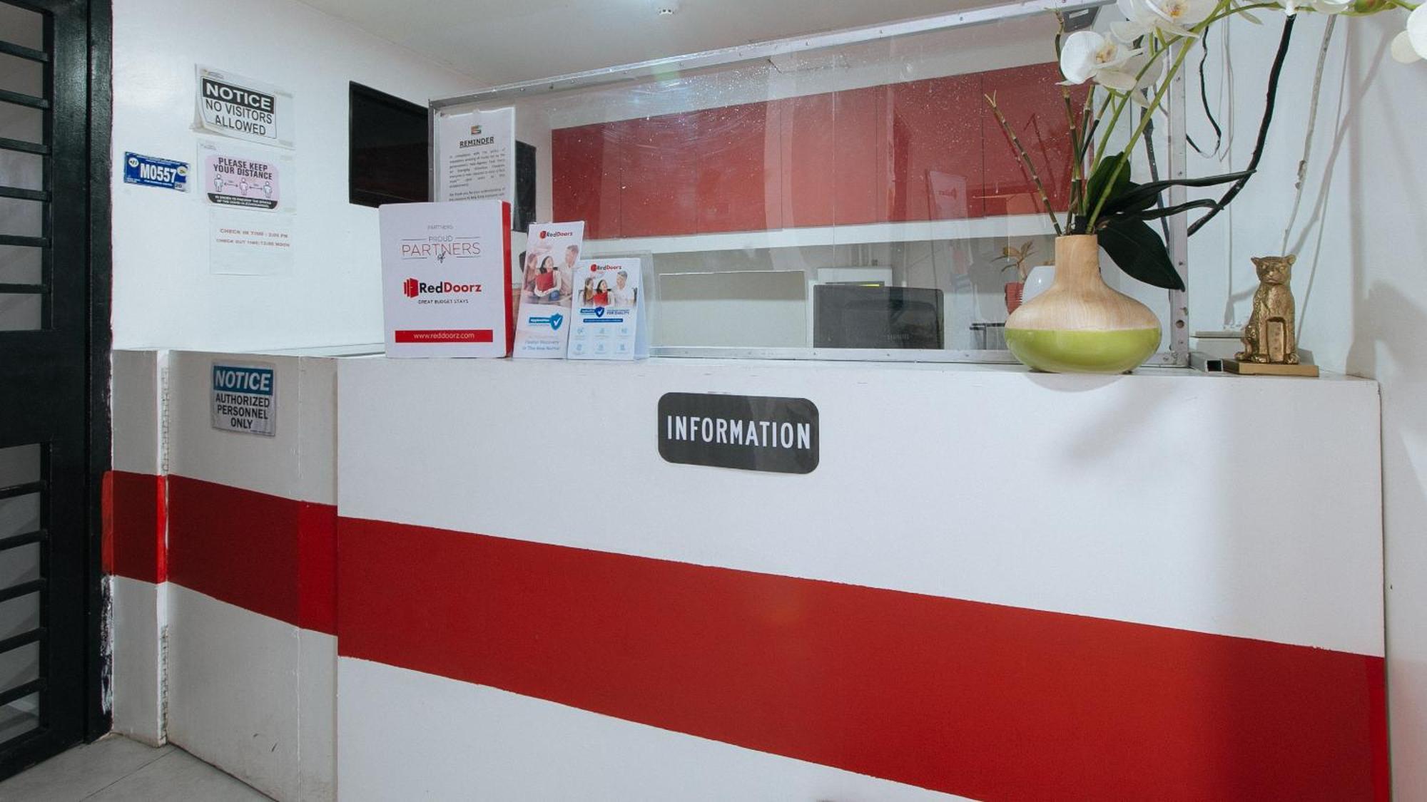 Reddoorz At Dbuilders Rooms Bangkal Makati ماكاتي المظهر الخارجي الصورة