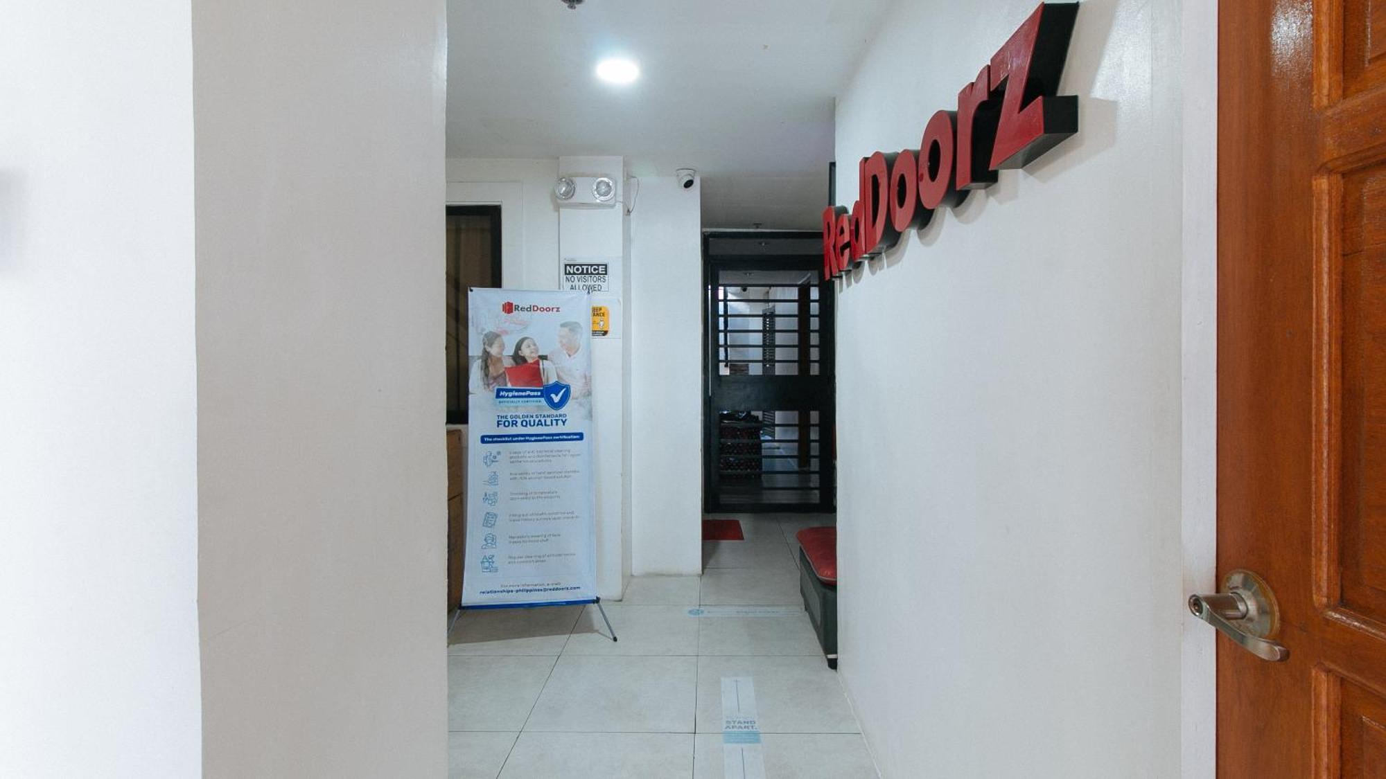 Reddoorz At Dbuilders Rooms Bangkal Makati ماكاتي المظهر الخارجي الصورة