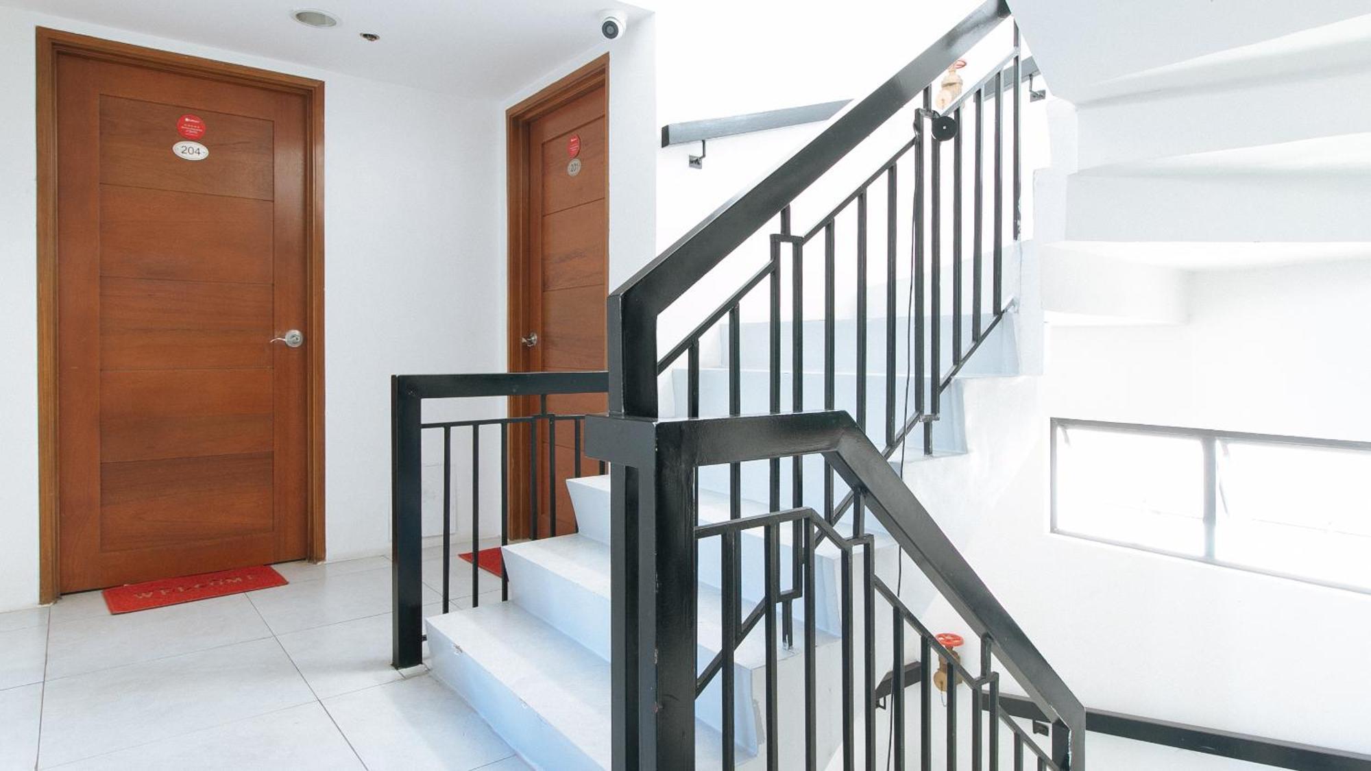 Reddoorz At Dbuilders Rooms Bangkal Makati ماكاتي المظهر الخارجي الصورة